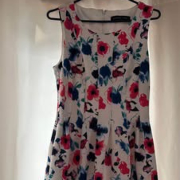 Dresses & Skirts - Floral Cocktail Dress (Pockets!!)